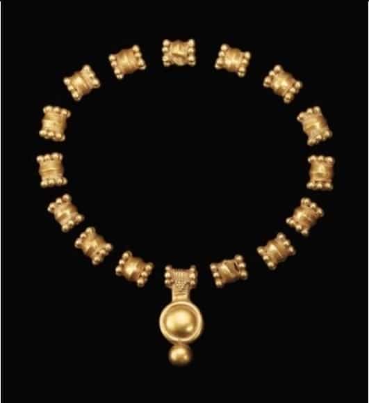 من آثارنا المنهوبة